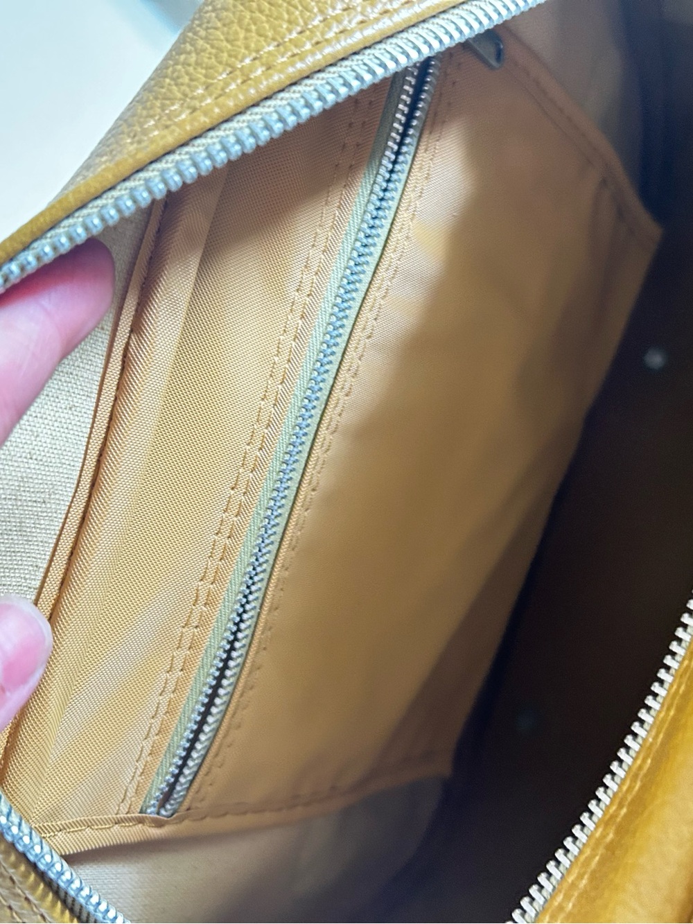 Vintage 1970s Mustard Train Case Travel Bag | Structured Overnight Carryall - Picture 6 of 9
